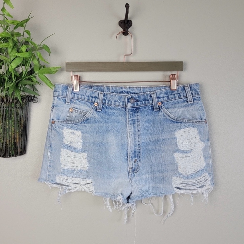Cut Off Levi Shorts - Cute Summer Look